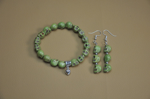 skull bracelet and skull earrings set, stretchy turquoise bracelet, skull turquoise earrings dangling, Halloween party, Halloween earrings